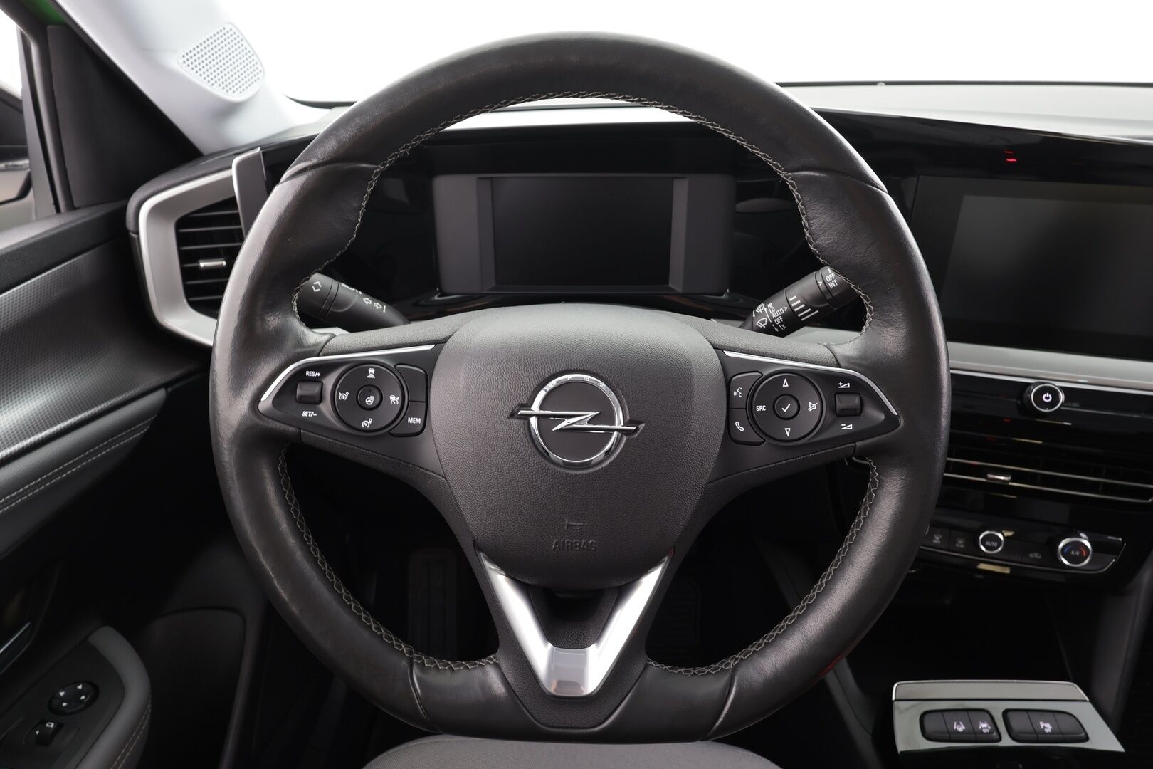 Opel Mokka-e 2022 Innovation Plus 136 automaatti * ACC / LED / P.kamera / Apple&Android / Osanahat * - Suomi-auto / Merkkihuollettu / Kahdet Renkaat