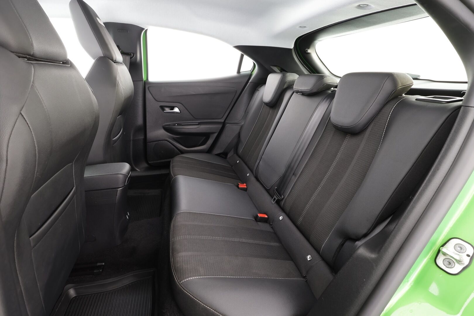 Opel Mokka-e 2022 Innovation Plus 136 automaatti * ACC / LED / P.kamera / Apple&Android / Osanahat * - Suomi-auto / Merkkihuollettu / Kahdet Renkaat