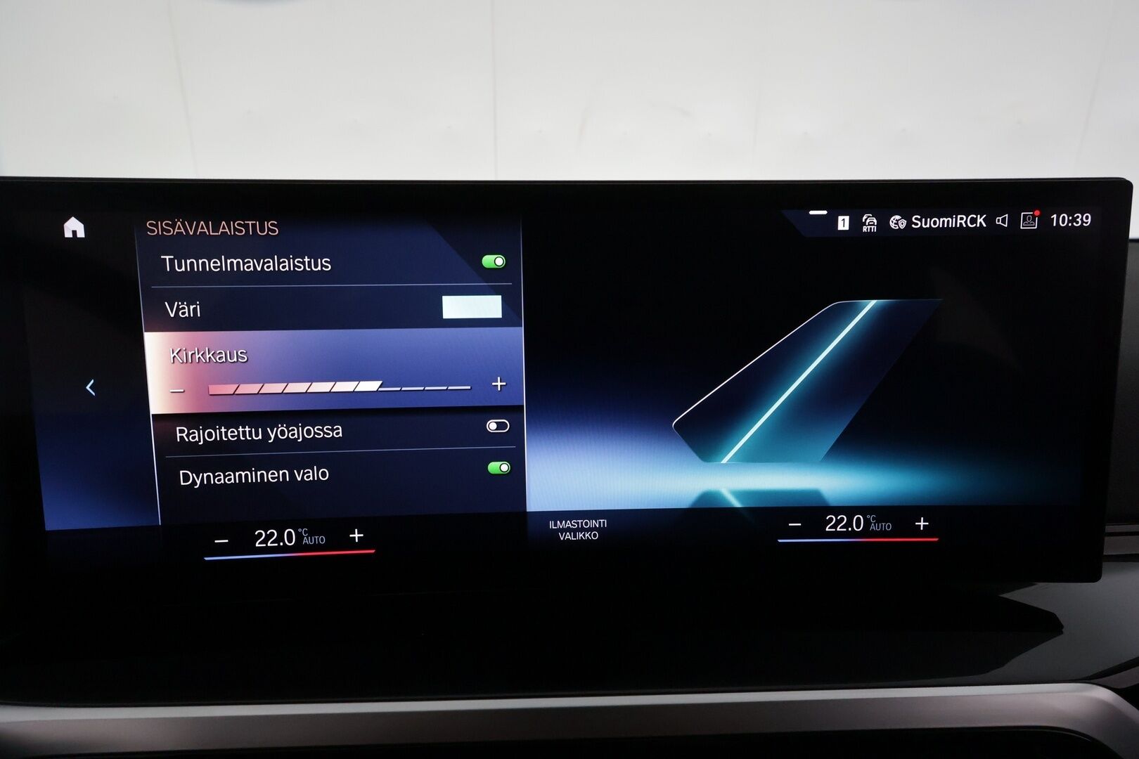 BMW 330 2023 G21 Touring 330e xDrive A Charged Edition * Widescreen / Adapt.vak / Koukku / P-kamera / HiFi / Sporttipenkit * - Facelift malli / 1-om. Suomi-auto / Shadowline / Ratinlämmitin - HULLUT AVAJAISHULINAT KORKOTARJOUS 3,29 %