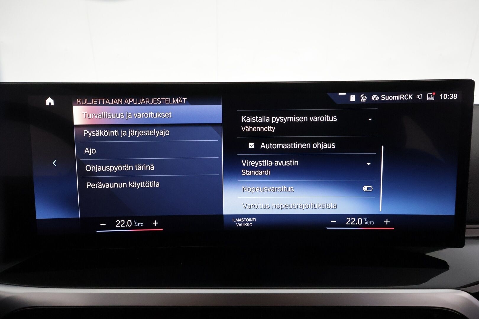 BMW 330 2023 G21 Touring 330e xDrive A Charged Edition **Facelift / Widescreen / HiFi / Sporttipenkit / P.kamera / Koukku** - 1-om. Suomi-auto / Shadowline / Ratinlämmitin 