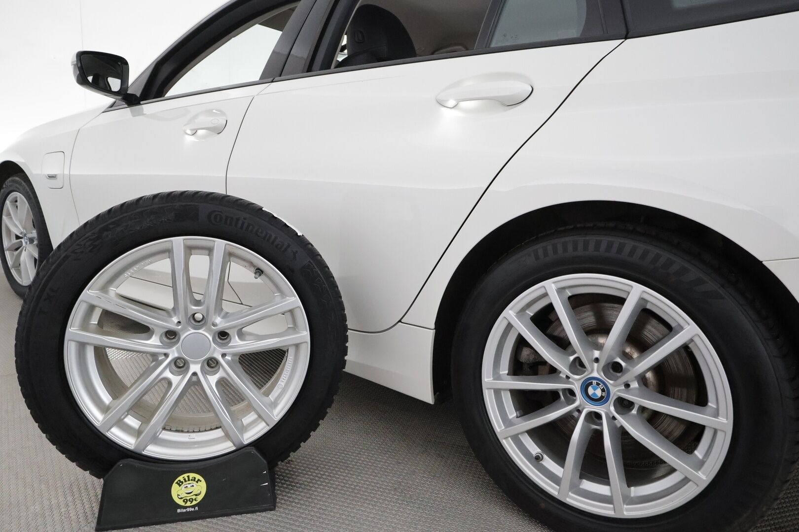 BMW 330 2023 G21 Touring 330e xDrive A Charged Edition **Facelift / Widescreen / HiFi / Sporttipenkit / P.kamera / Koukku** - 1-om. Suomi-auto / Shadowline / Ratinlämmitin - HULLUT BLACKWEEK JATKOT - KORKOTARJOUS 2,49%