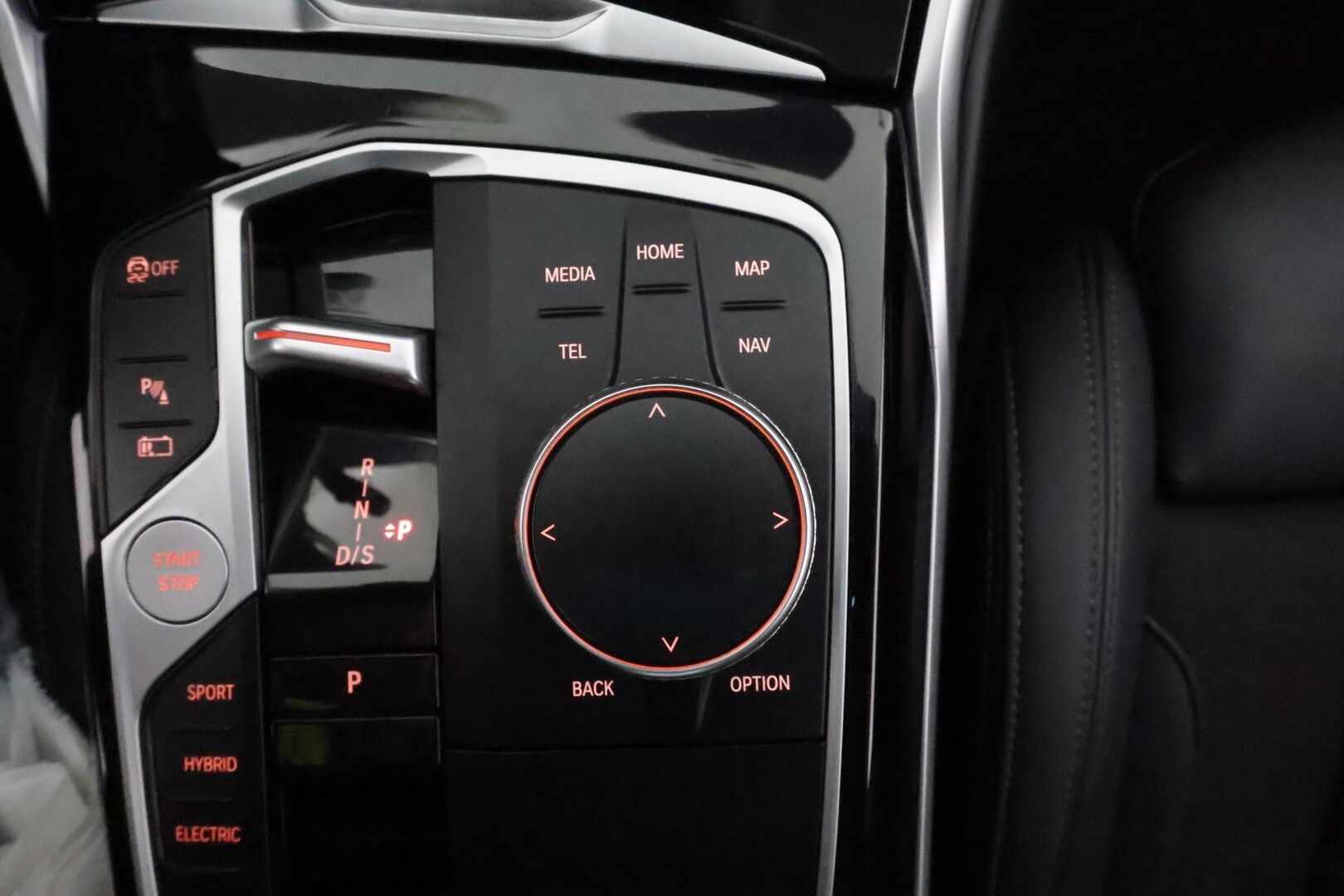 BMW 330 2023 G21 Touring 330e xDrive A Charged Edition **Facelift / Widescreen / HiFi / Sporttipenkit / P.kamera / Koukku** - 1-om. Suomi-auto / Shadowline / Ratinlämmitin - HULLUT BLACKWEEK JATKOT - KORKOTARJOUS 2,49%