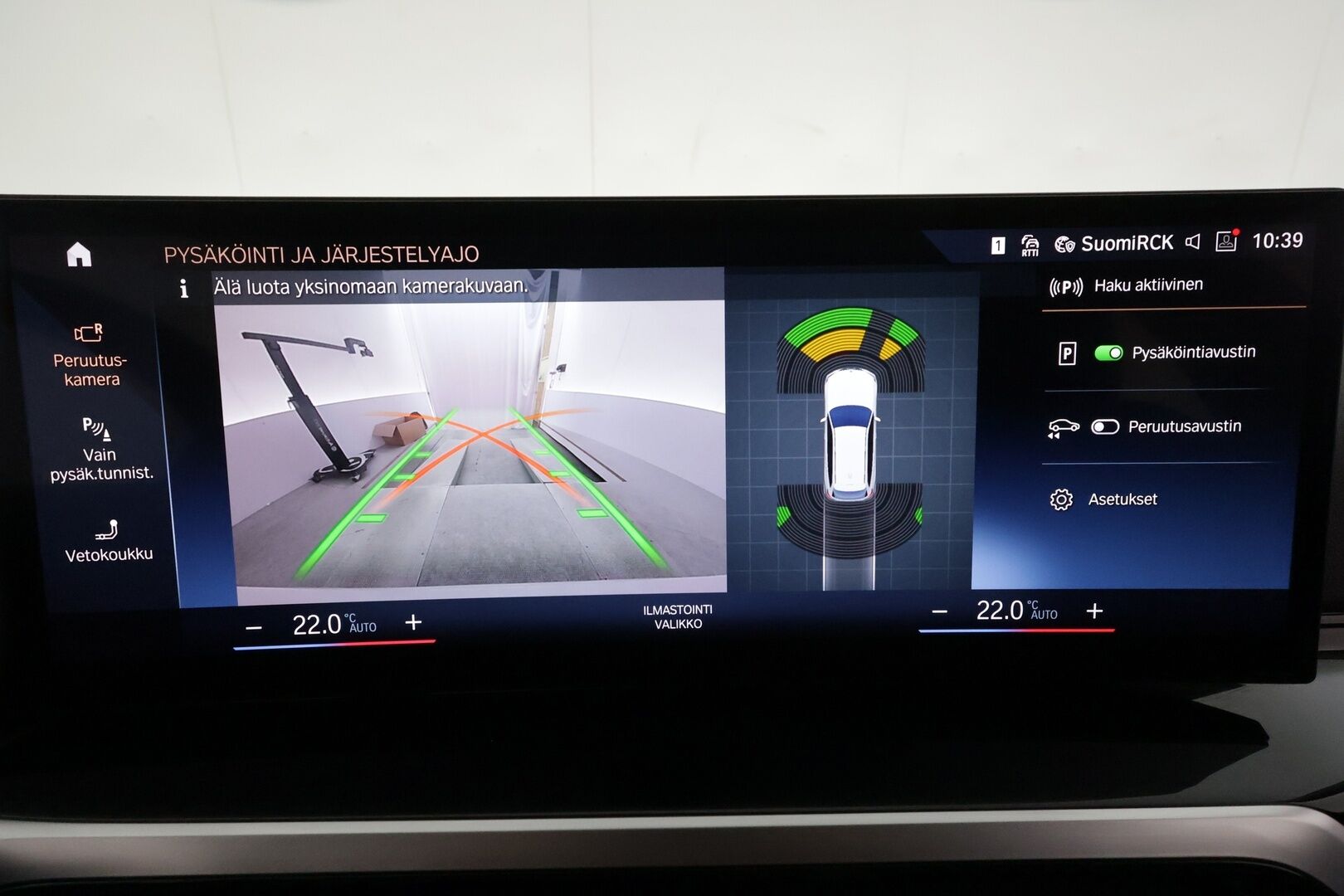 BMW 330 2023 G21 Touring 330e xDrive A Charged Edition * Widescreen / Adapt.vak / Koukku / P-kamera / HiFi / Sporttipenkit * - Facelift malli / 1-om. Suomi-auto / Shadowline / Ratinlämmitin - HULLUT AVAJAISHULINAT KORKOTARJOUS 3,29 %