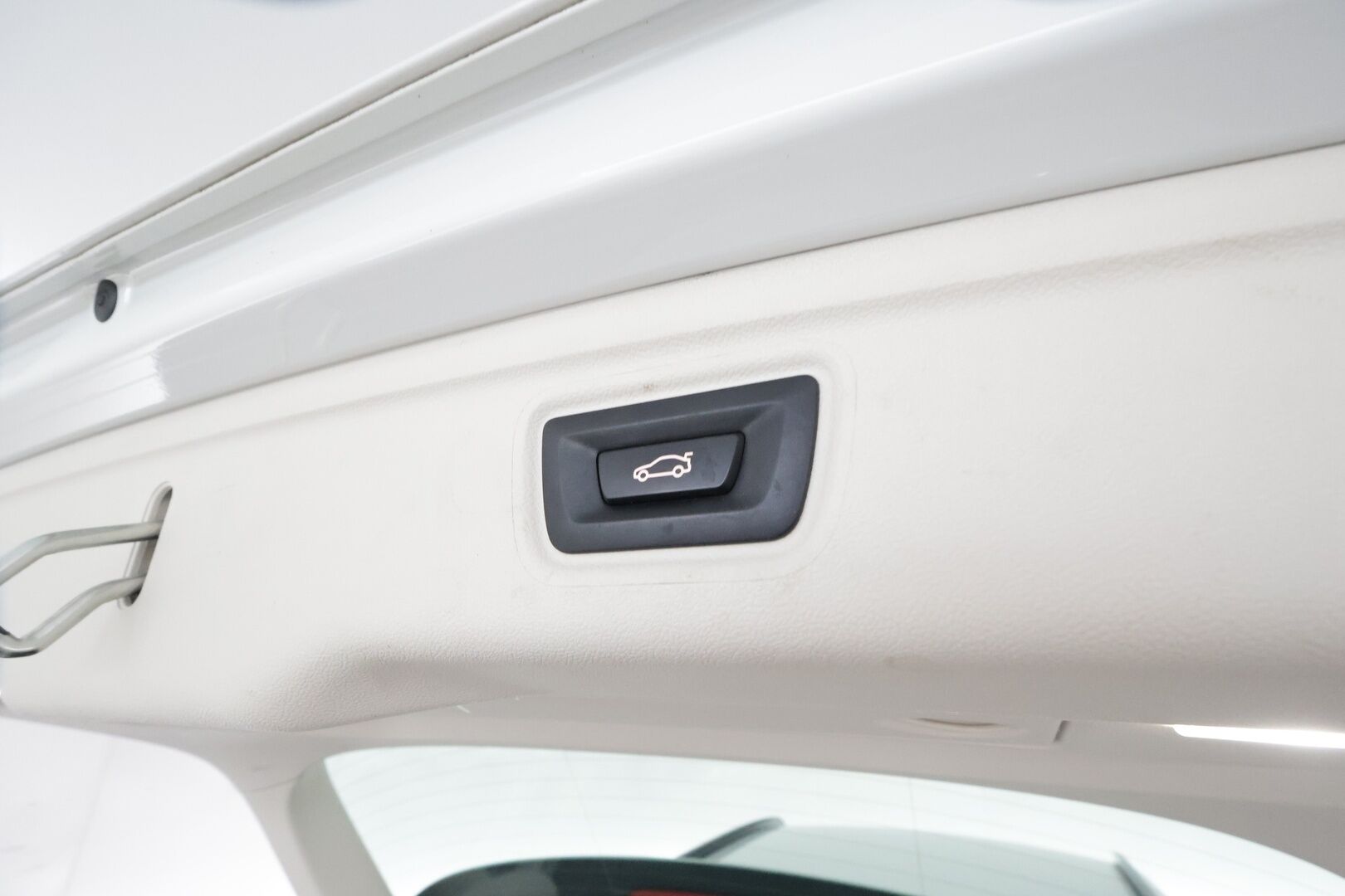 BMW 330 2023 G21 Touring 330e xDrive A Charged Edition * Widescreen / Adapt.vak / Koukku / P-kamera / HiFi / Sporttipenkit * - Facelift malli / 1-om. Suomi-auto / Shadowline / Ratinlämmitin - HULLUT AVAJAISHULINAT KORKOTARJOUS 3,29 %