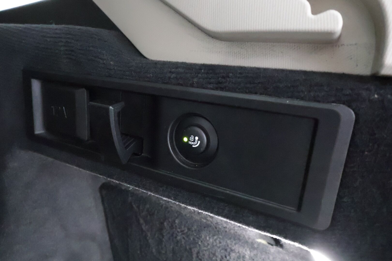 BMW 330 2023 G21 Touring 330e xDrive A Charged Edition **Facelift / Widescreen / HiFi / Sporttipenkit / P.kamera / Koukku** - 1-om. Suomi-auto / Shadowline / Ratinlämmitin 