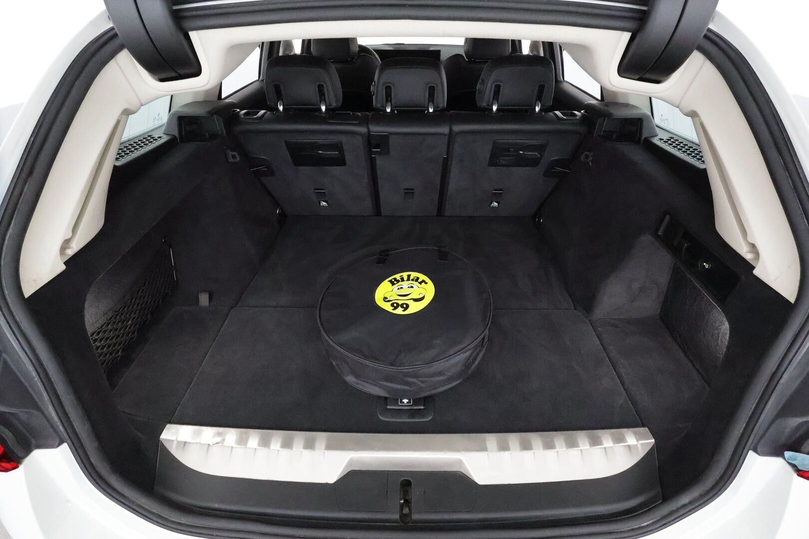 BMW 330 2023 G21 Touring 330e xDrive A Charged Edition * Widescreen / Adapt.vak / Koukku / P-kamera / HiFi / Sporttipenkit * - Facelift malli / 1-om. Suomi-auto / Shadowline / Ratinlämmitin - HULLUT AVAJAISHULINAT KORKOTARJOUS 3,29 %