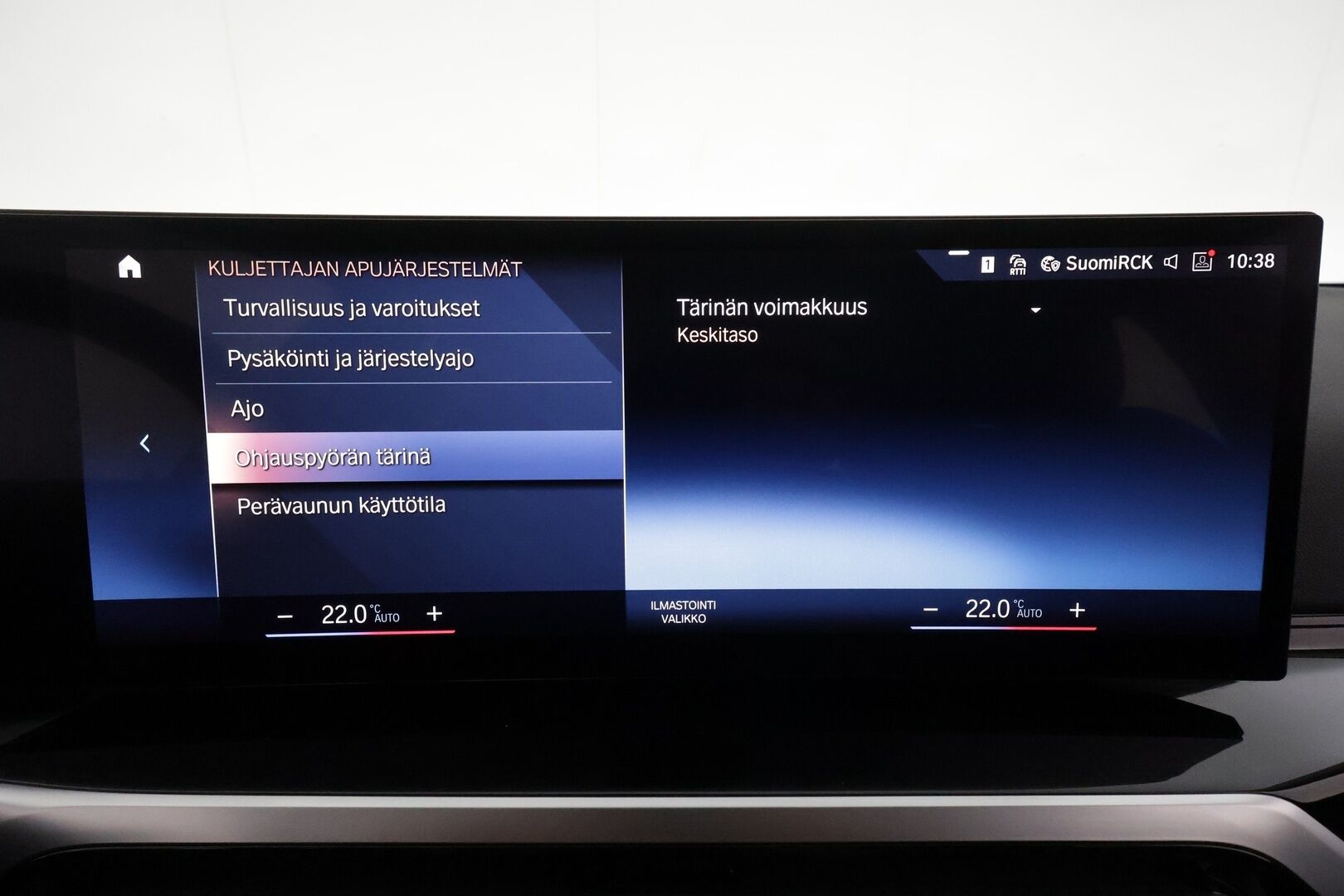 BMW 330 2023 G21 Touring 330e xDrive A Charged Edition **Widescreen / Adapt.vak / Koukku / P-kamera / HiFi / Sporttipenkit / - Facelift malli / 1-om. Suomi-auto / Shadowline / Ratinlämmitin 