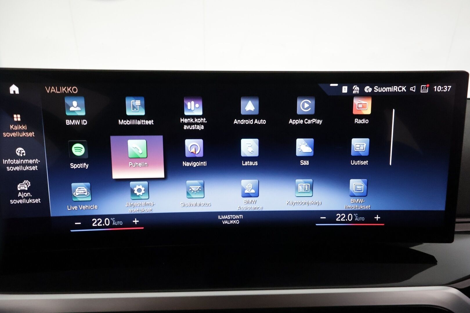 BMW 330 2023 G21 Touring 330e xDrive A Charged Edition * Widescreen / Adapt.vak / Koukku / P-kamera / HiFi / Sporttipenkit * - Facelift malli / 1-om. Suomi-auto / Shadowline / Ratinlämmitin - HULLUT AVAJAISHULINAT KORKOTARJOUS 3,29 %