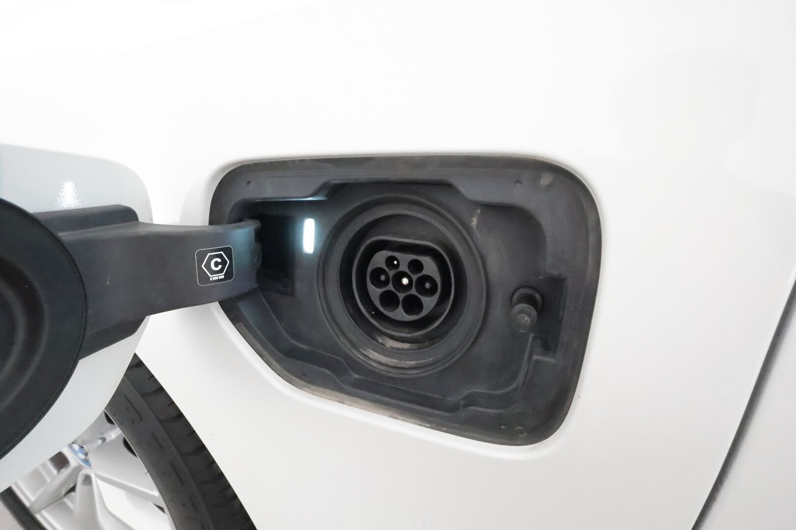 BMW 330 2023 G21 Touring 330e xDrive A Charged Edition * Widescreen / Adapt.vak / Koukku / P-kamera / HiFi / Sporttipenkit * - Facelift malli / 1-om. Suomi-auto / Shadowline / Ratinlämmitin - HULLUT AVAJAISHULINAT KORKOTARJOUS 3,29 %