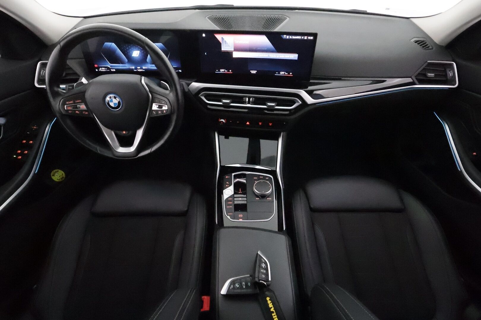 BMW 330 2023 G21 Touring 330e xDrive A Charged Edition * Widescreen / Adapt.vak / Koukku / P-kamera / HiFi / Sporttipenkit * - Facelift malli / 1-om. Suomi-auto / Shadowline / Ratinlämmitin - HULLUT AVAJAISHULINAT KORKOTARJOUS 3,29 %