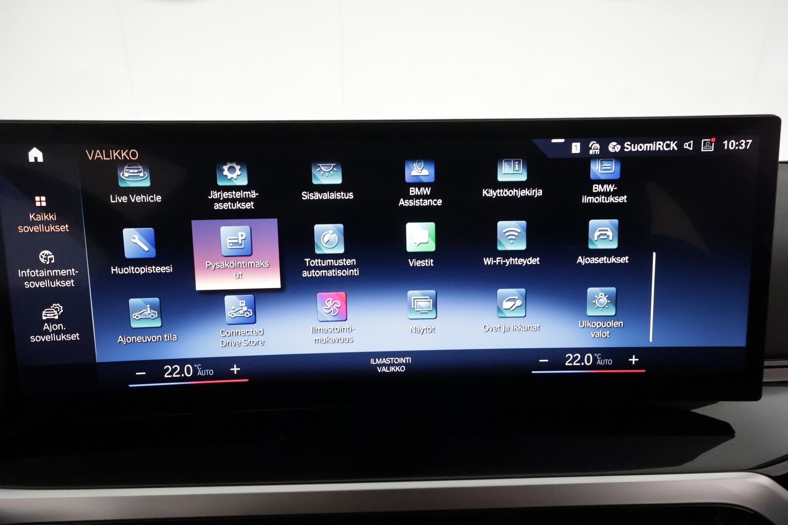 BMW 330 2023 G21 Touring 330e xDrive A Charged Edition **Widescreen / Adapt.vak / Koukku / P-kamera / HiFi / Sporttipenkit / - Facelift malli / 1-om. Suomi-auto / Shadowline / Ratinlämmitin 