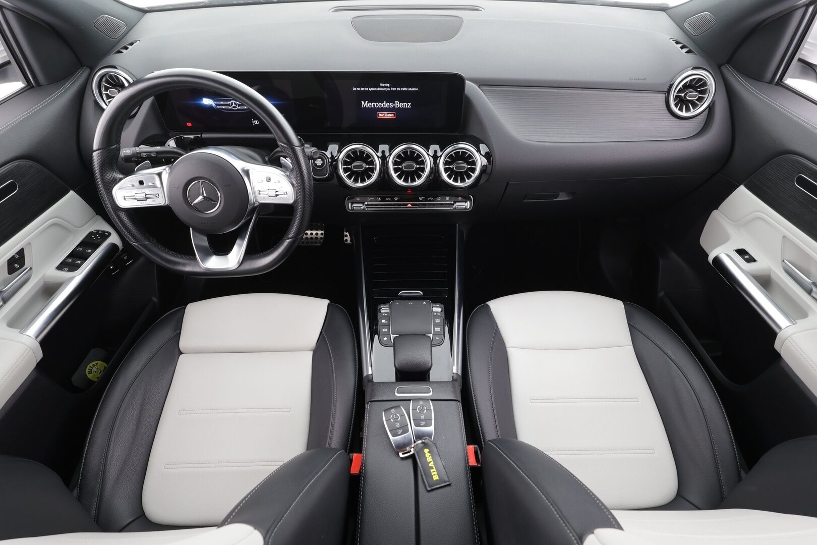 Mercedes-Benz GLA 2023 250 e A Business AMG Edition * Distronic+ / Midline Sound / Widescreen / P.kamera / KeylessGo / LED / Navi / Nahat / Koukku * - 1.Om Suomi-auto / Akku kuntotarkastettu soH 95,5% / Kahdet renkaat aluvanteilla