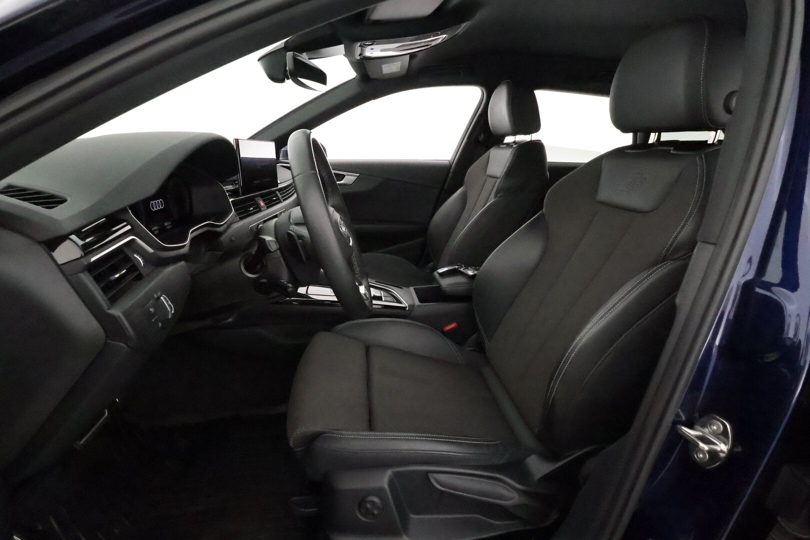 Audi A4 2023 Business Advanced 40 TFSI 150kWMHEV S tronic **Webasto / Adapt.vakkari / Matrix LED / Sportti puolinahat / P.kamera** - 1.om Suomi-auto / Kahdet renkaat aluvanteilla / Digimittaristo 