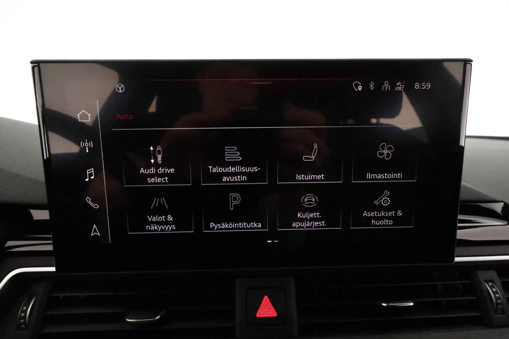Audi A4 2023 Business Advanced 40 TFSI 150kWMHEV S tronic **Webasto / Adapt.vakkari / Matrix LED / Sportti puolinahat / P.kamera** - 3,99 % KORKOTARJOUS TÄHÄN AUTOON - 1.om Suomi-auto / Kahdet renkaat aluvanteilla / Digimittaristo 