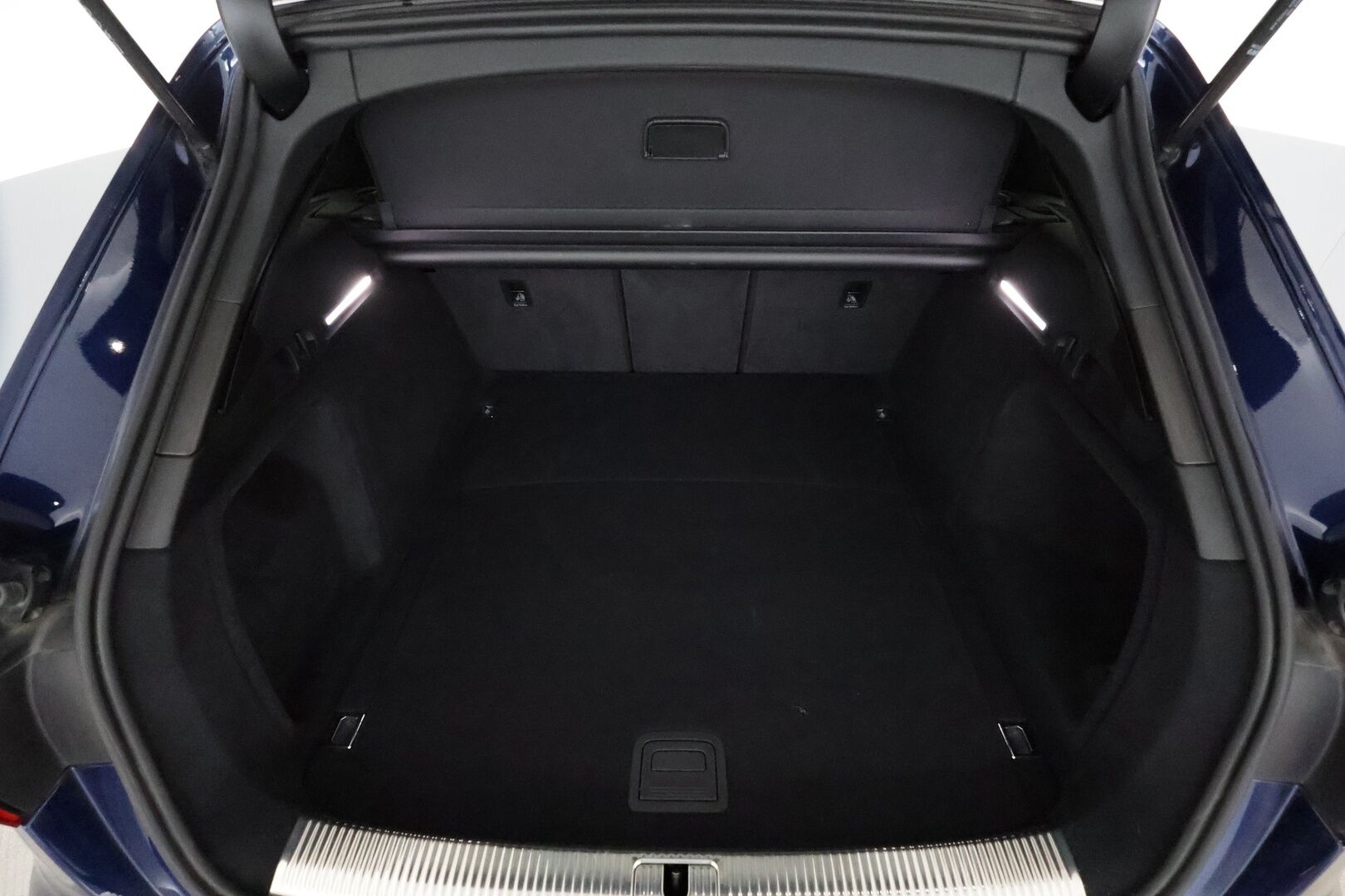 Audi A4 2023 Business Advanced 40 TFSI 150kWMHEV S tronic **Webasto / Adapt.vakkari / Matrix LED / Sportti puolinahat / P.kamera** - 3,99 % KORKOTARJOUS TÄHÄN AUTOON - 1.om Suomi-auto / Kahdet renkaat aluvanteilla / Digimittaristo 