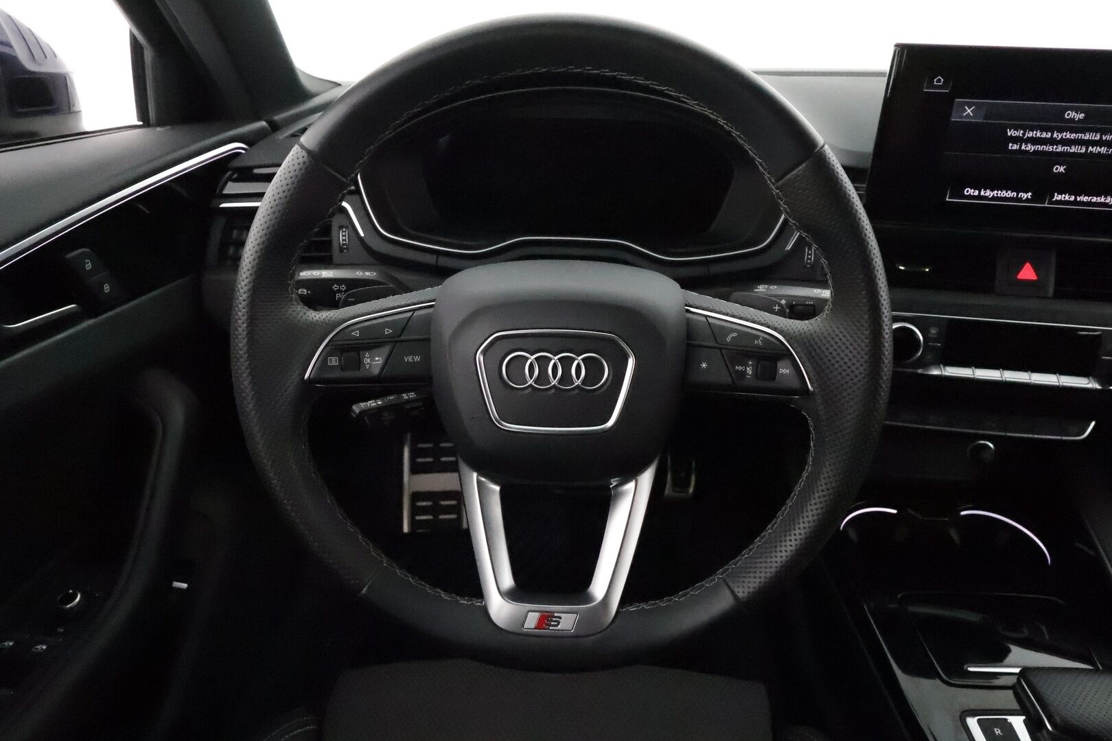 Audi A4 2023 Business Advanced 40 TFSI 150kWMHEV S tronic **Webasto / Adapt.vakkari / Matrix LED / Sportti puolinahat / P.kamera** - 3,99 % KORKOTARJOUS TÄHÄN AUTOON - 1.om Suomi-auto / Kahdet renkaat aluvanteilla / Digimittaristo 