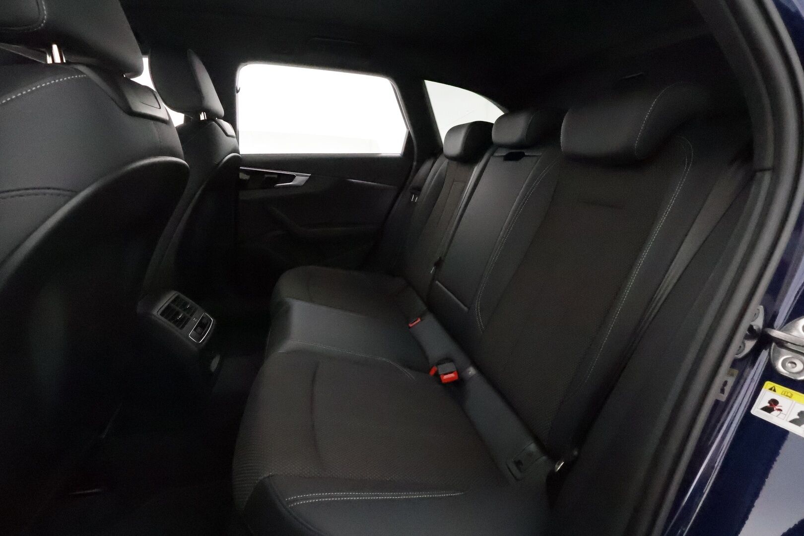Audi A4 2023 Business Advanced 40 TFSI 150kWMHEV S tronic **Webasto / Adapt.vakkari / Matrix LED / Sportti puolinahat / P.kamera** - 3,99 % KORKOTARJOUS TÄHÄN AUTOON - 1.om Suomi-auto / Kahdet renkaat aluvanteilla / Digimittaristo 