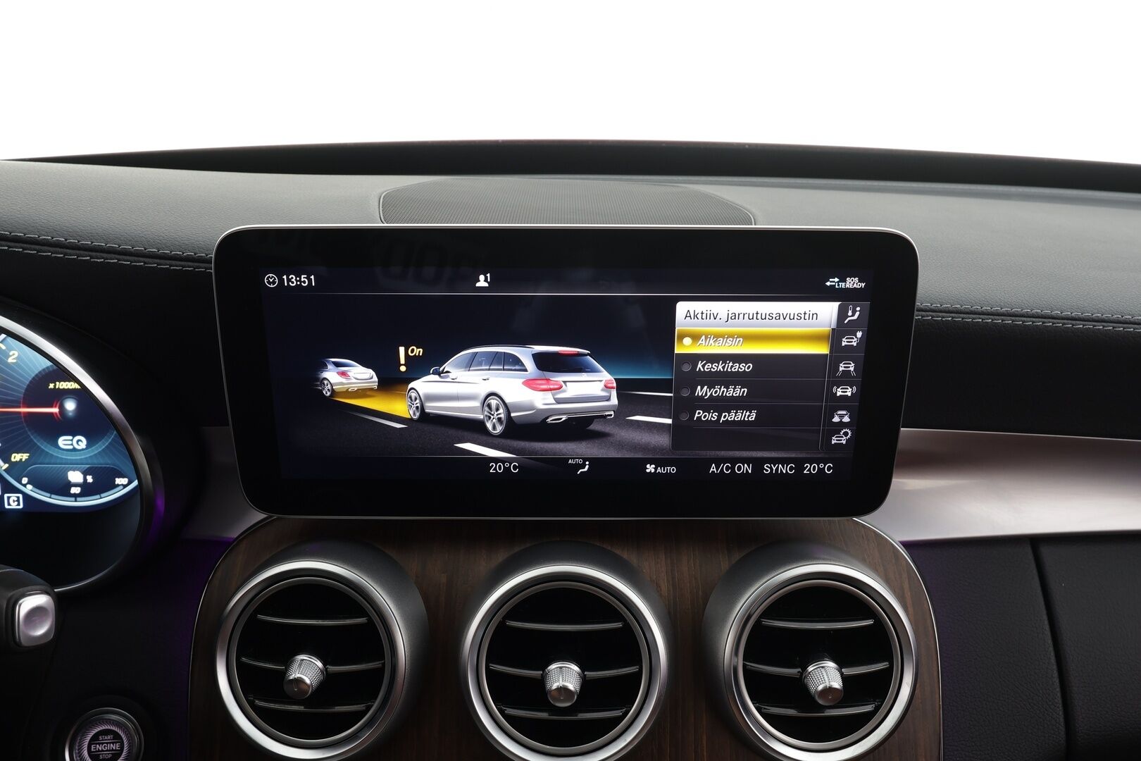 Mercedes-Benz C 2019 300 e T A Business AMG Edition EQ Power * Burmester / 360° / Panorama / Multibeam / Vakkari / Digimittaristo / Navi / KeylessGo * - Akku kuntotarkastettu / Ruskeat sporttinahat / Suomi-auto / Kahdet renkaat aluvanteilla / Merkkihuollettu