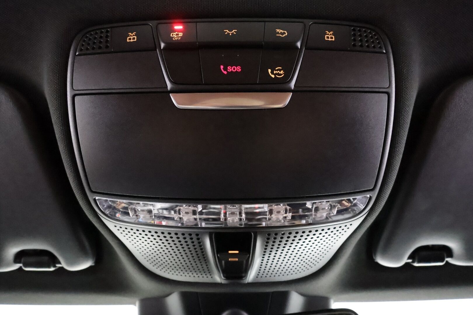 Mercedes-Benz C 2019 300 e T A Business AMG Edition EQ Power * Burmester / 360° / Panorama / Multibeam / Vakkari / Digimittaristo / Navi / KeylessGo * - Akku kuntotarkastettu / Ruskeat sporttinahat / Suomi-auto / Kahdet renkaat aluvanteilla / Merkkihuollettu