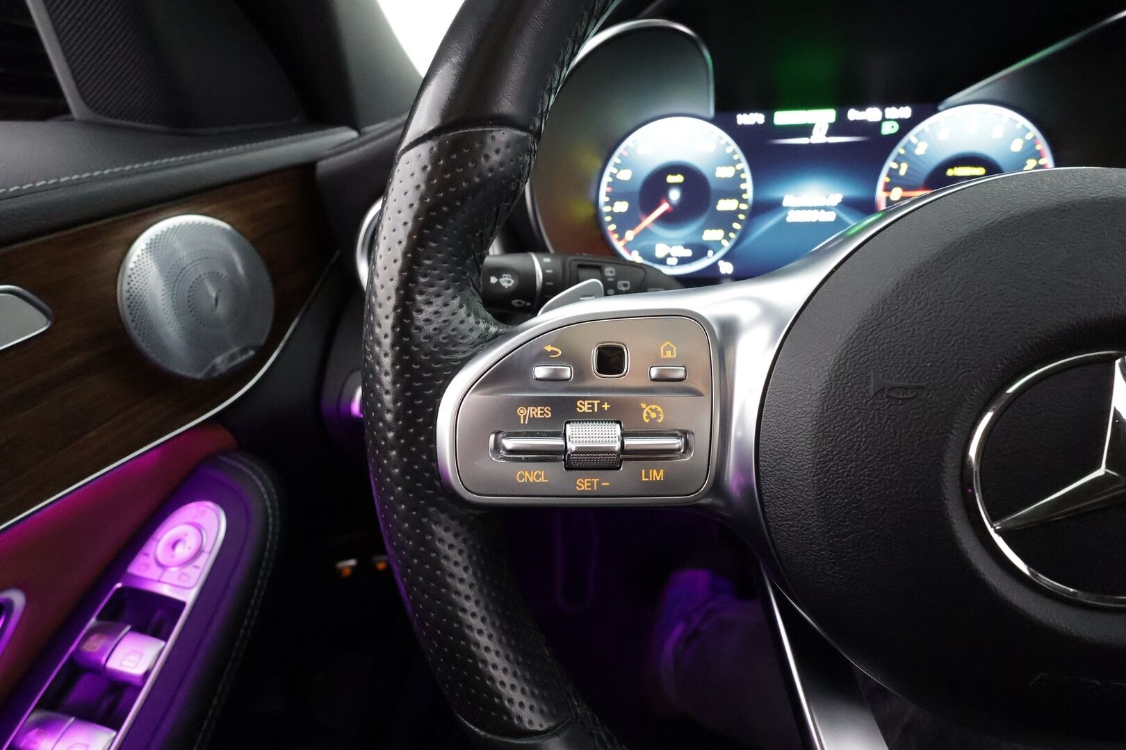 Mercedes-Benz C 2019 300 e T A Business AMG Edition EQ Power * Burmester / 360° / Panorama / Multibeam / Vakkari / Digimittaristo / Navi / KeylessGo * - Akku kuntotarkastettu / Ruskeat sporttinahat / Suomi-auto / Kahdet renkaat aluvanteilla / Merkkihuollettu