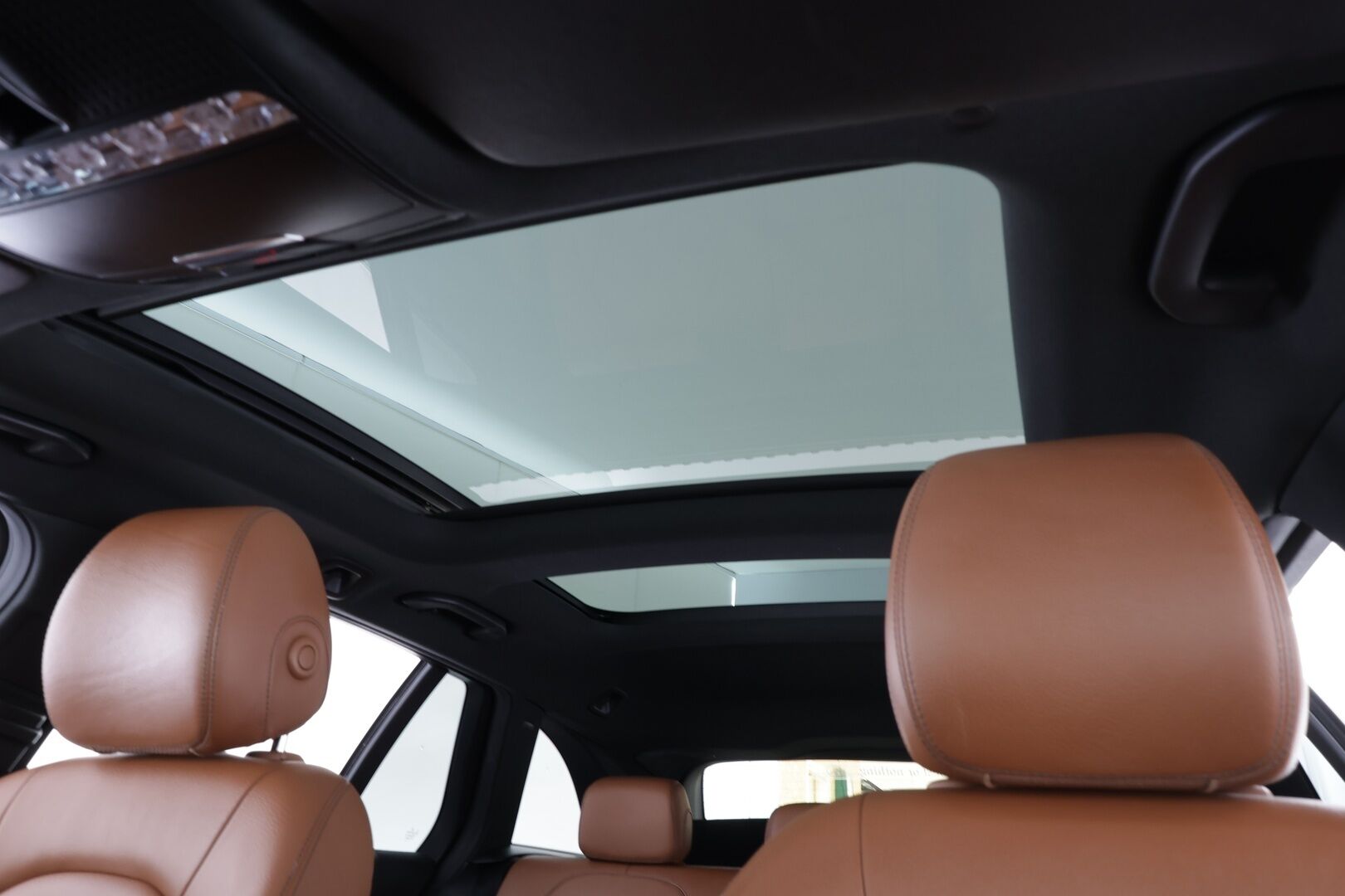 Mercedes-Benz C 2019 300 e T A Business AMG Edition EQ Power * Burmester / 360° / Panorama / Multibeam / Vakkari / Digimittaristo / Navi / KeylessGo * - Akku kuntotarkastettu / Ruskeat sporttinahat / Suomi-auto / Kahdet renkaat aluvanteilla / Merkkihuollettu