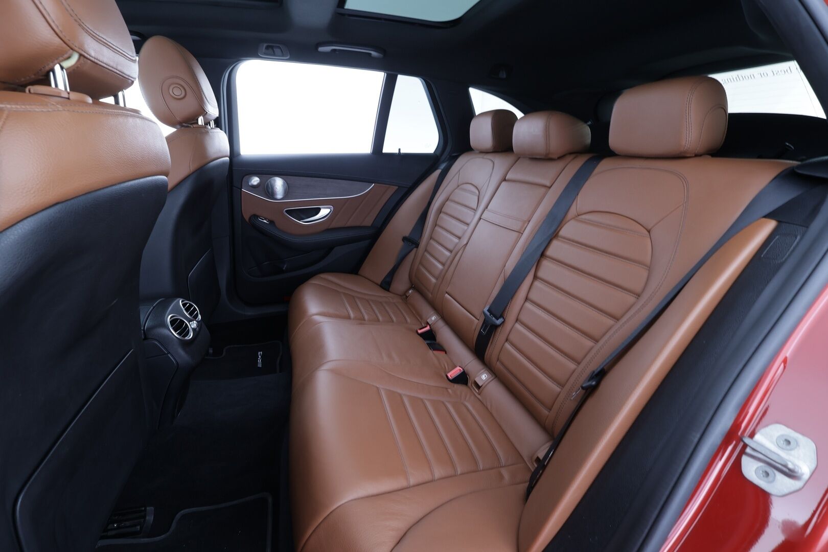 Mercedes-Benz C 2019 300 e T A Business AMG Edition EQ Power * Burmester / 360° / Panorama / Multibeam / Vakkari / Digimittaristo / Navi / KeylessGo * - Akku kuntotarkastettu / Ruskeat sporttinahat / Suomi-auto / Kahdet renkaat aluvanteilla / Merkkihuollettu