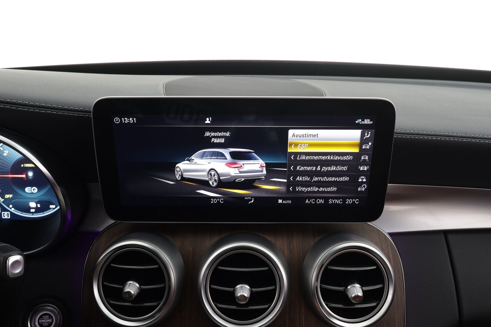 Mercedes-Benz C 2019 300 e T A Business AMG Edition EQ Power * Burmester / 360° / Panorama / Multibeam / Vakkari / Digimittaristo / Navi / KeylessGo * - Akku kuntotarkastettu / Ruskeat sporttinahat / Suomi-auto / Kahdet renkaat aluvanteilla / Merkkihuollettu