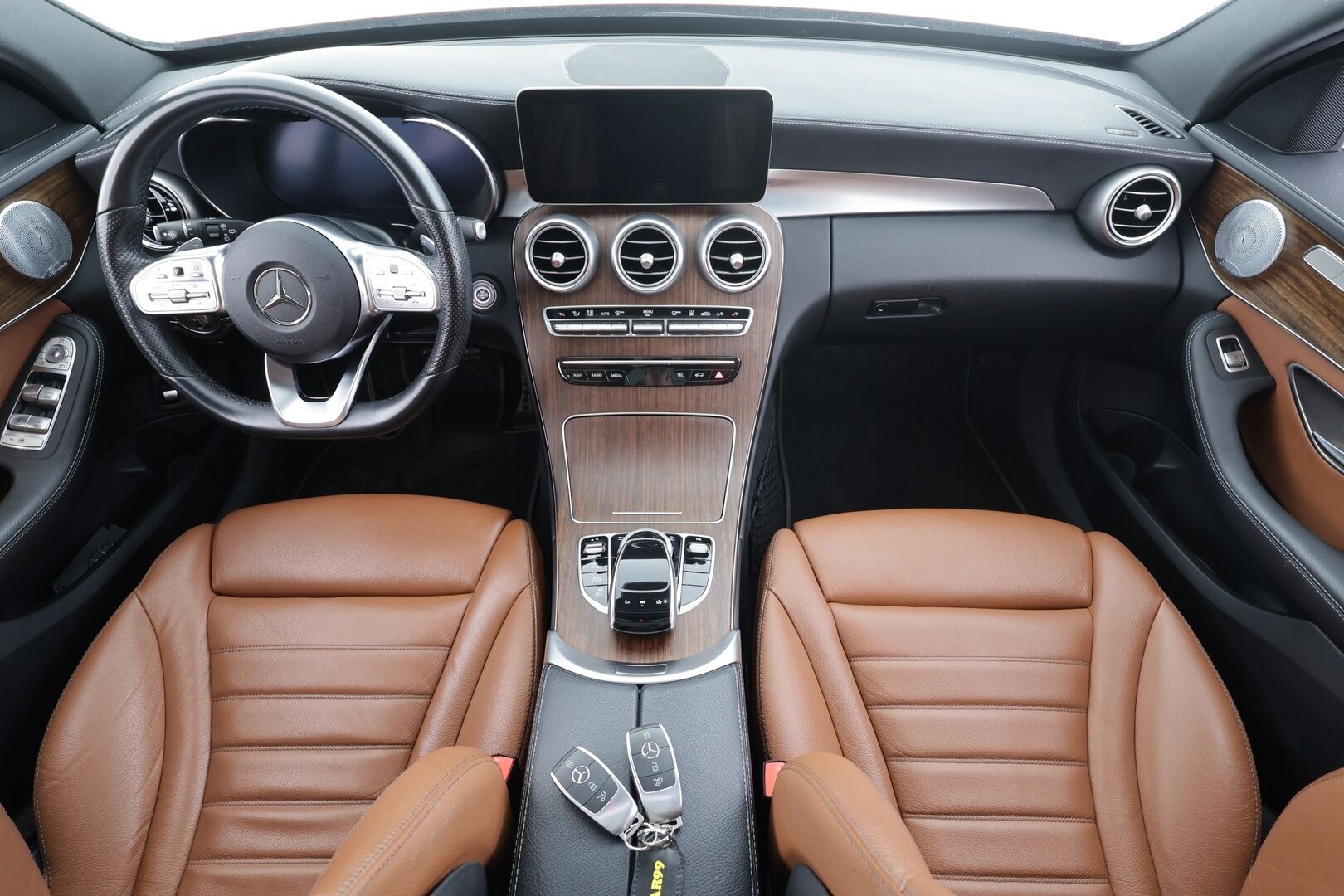 Mercedes-Benz C 2019 300 e T A Business AMG Edition EQ Power * Burmester / 360° / Panorama / Multibeam / Vakkari / Digimittaristo / Navi / KeylessGo * - Akku kuntotarkastettu / Ruskeat sporttinahat / Suomi-auto / Kahdet renkaat aluvanteilla / Merkkihuollettu