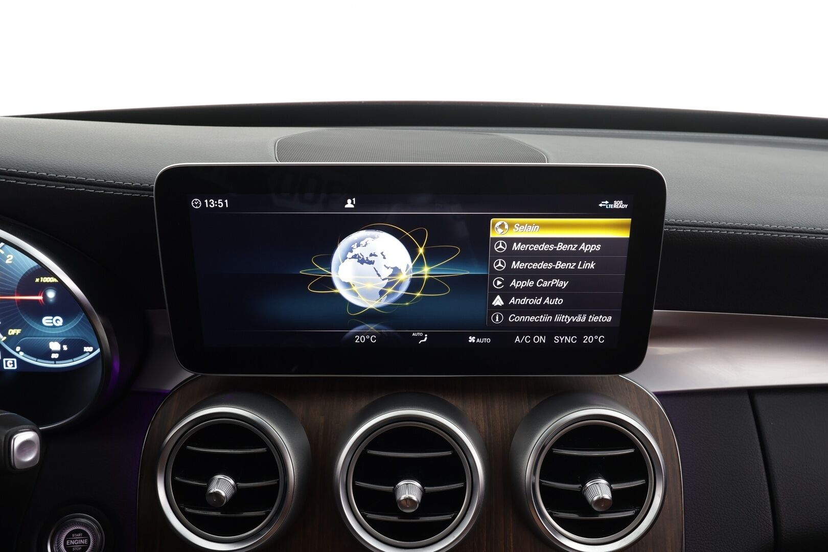 Mercedes-Benz C 2019 300 e T A Business AMG Edition EQ Power * Burmester / 360° / Panorama / Multibeam / Vakkari / Digimittaristo / Navi / KeylessGo * - Akku kuntotarkastettu / Ruskeat sporttinahat / Suomi-auto / Kahdet renkaat aluvanteilla / Merkkihuollettu