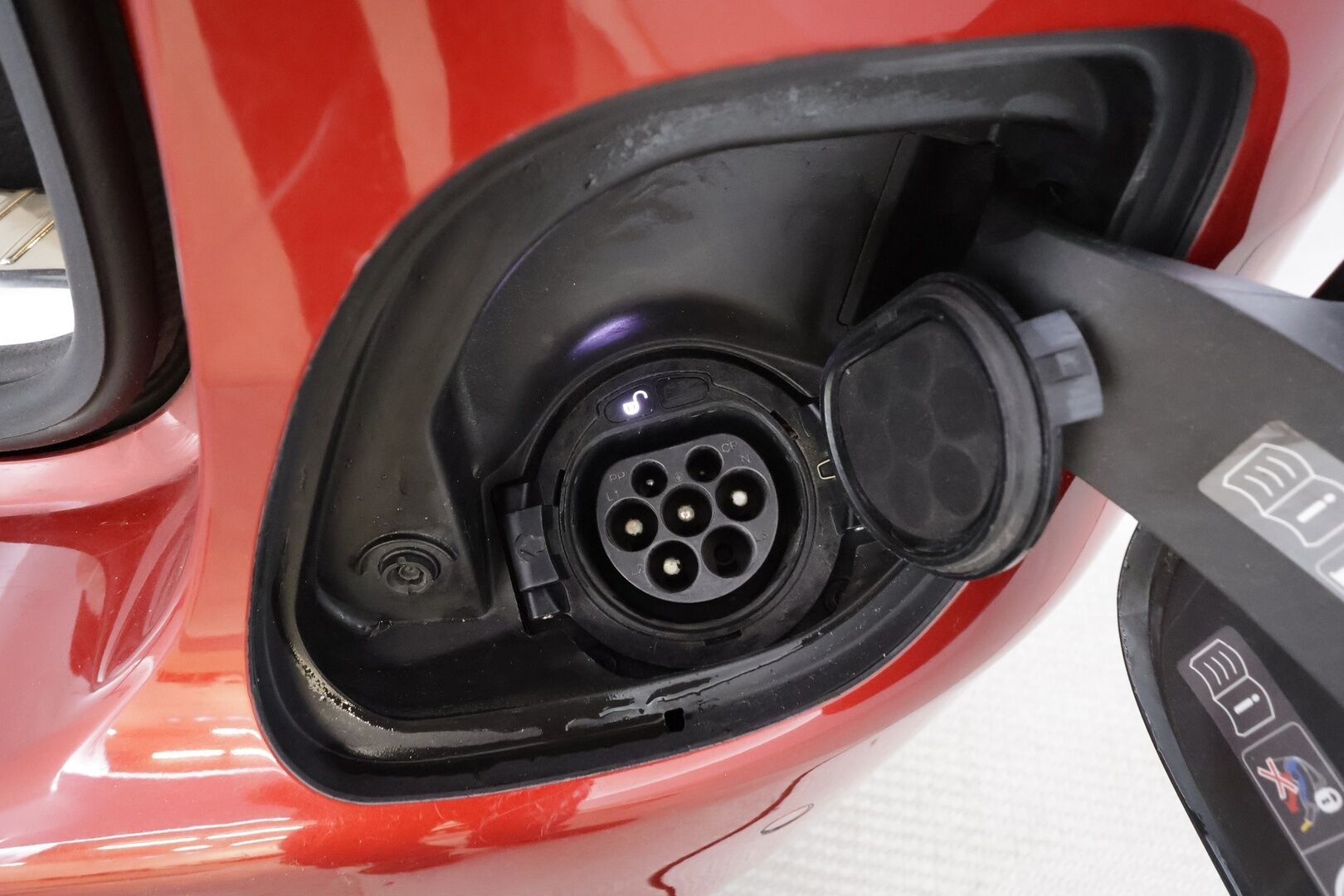 Mercedes-Benz C 2019 300 e T A Business AMG Edition EQ Power * Burmester / 360° / Panorama / Multibeam / Vakkari / Digimittaristo / Navi / KeylessGo * - Akku kuntotarkastettu / Ruskeat sporttinahat / Suomi-auto / Kahdet renkaat aluvanteilla / Merkkihuollettu