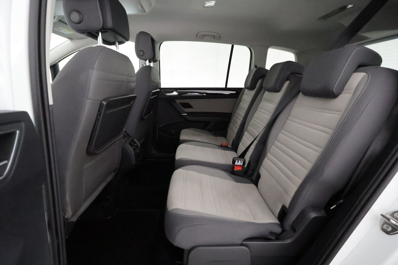 Volkswagen Touran 2020 R-Line 1,5 TSI EVO 110 kW DSG-aut. ** / Webasto / Adapt.vakkari / P.kamera / Apple&Android / Keyless - 1-Om Suomi auto 