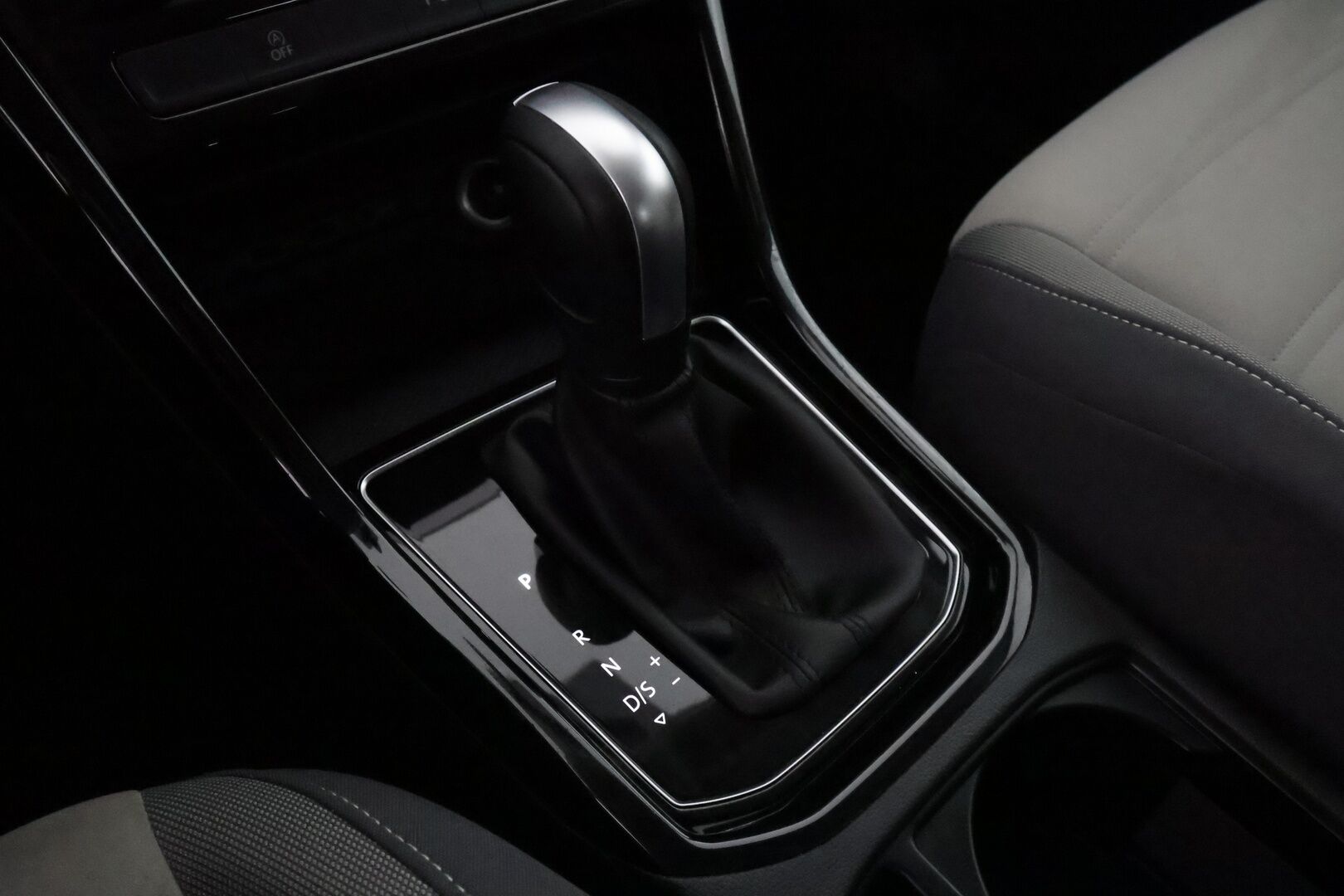 Volkswagen Touran 2020 R-Line 1,5 TSI EVO 110 kW DSG-aut. ** / Webasto / Adapt.vakkari / P.kamera / Apple&Android / Keyless - 1-Om Suomi auto 
