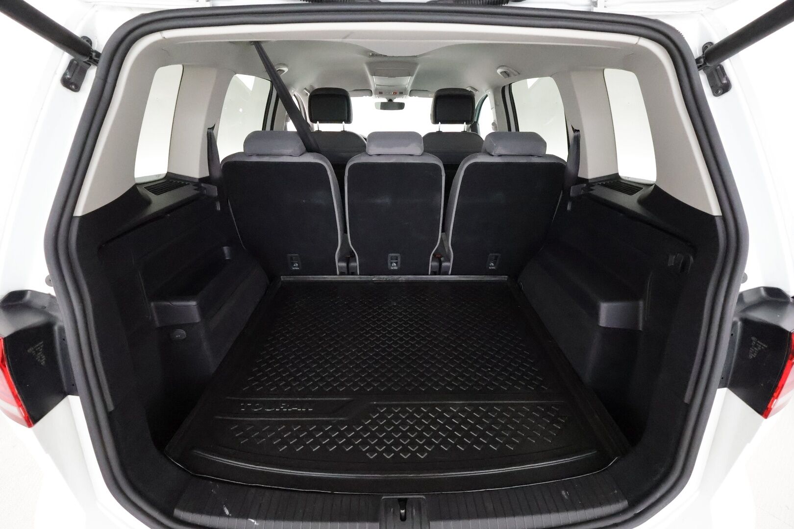Volkswagen Touran 2020 R-Line 1,5 TSI EVO 110 kW DSG-aut. ** / Webasto / Adapt.vakkari / P.kamera / Apple&Android / Keyless - 1-Om Suomi auto 