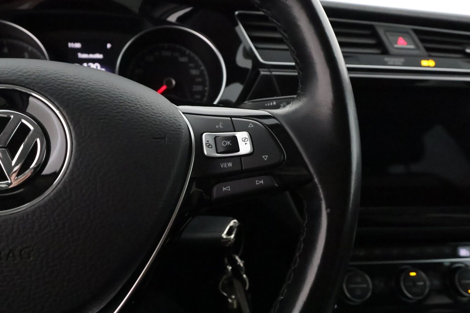 Volkswagen Touran 2020 R-Line 1,5 TSI EVO 110 kW DSG-aut. ** / Webasto / Adapt.vakkari / P.kamera / Apple&Android / Keyless - 1-Om Suomi auto 