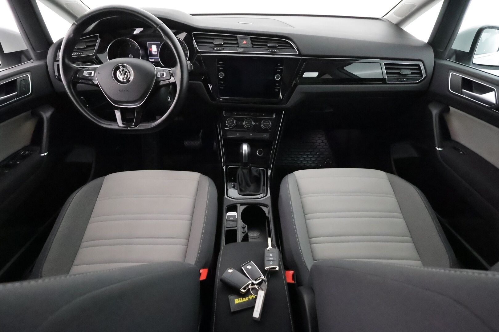 Volkswagen Touran 2020 R-Line 1,5 TSI EVO 110 kW DSG-aut. ** / Webasto / Adapt.vakkari / P.kamera / Apple&Android / Keyless - 1-Om Suomi auto 