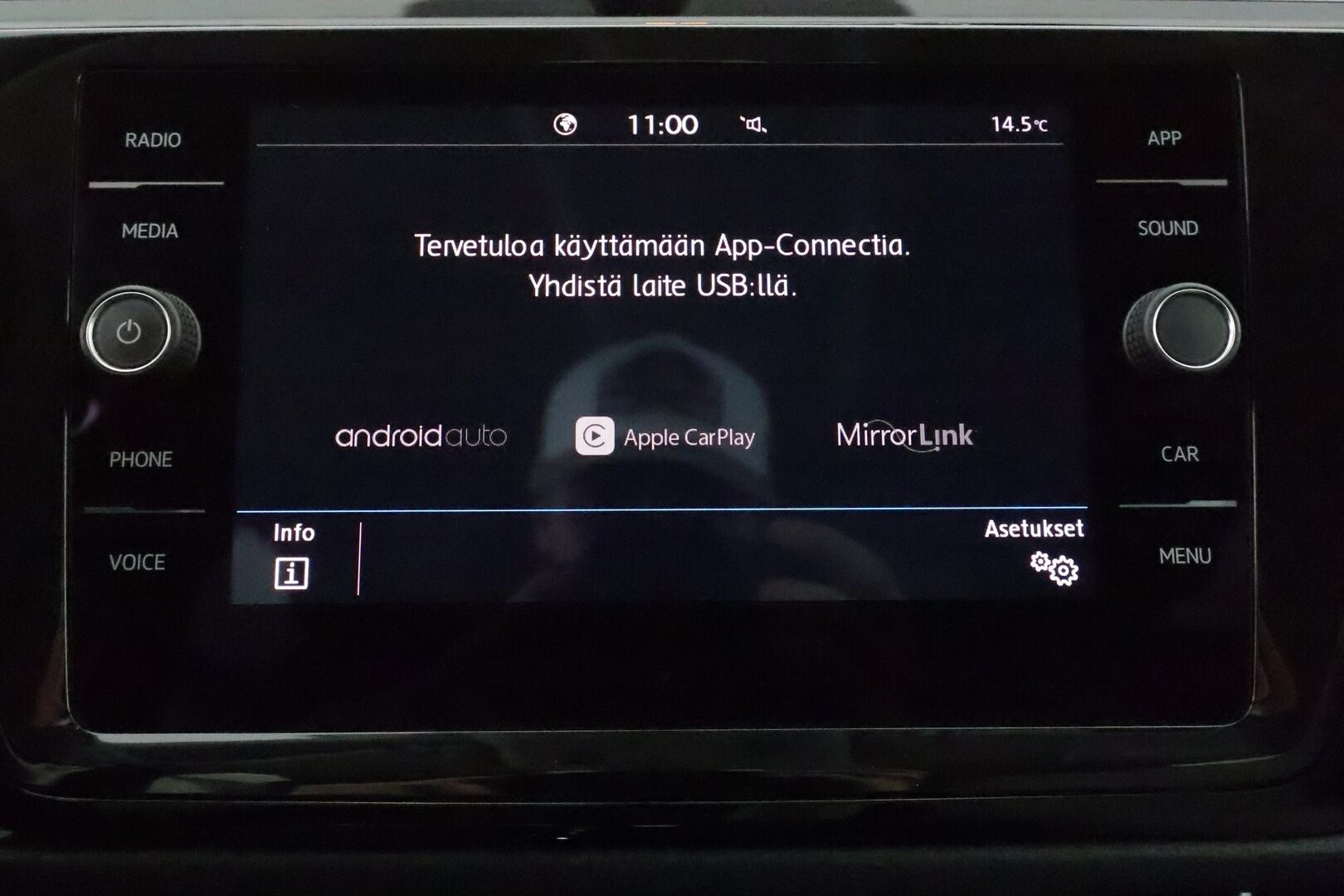 Volkswagen Touran 2020 R-Line 1,5 TSI EVO 110 kW DSG-aut. ** / Webasto / Adapt.vakkari / P.kamera / Apple&Android / Keyless - 1-Om Suomi auto 