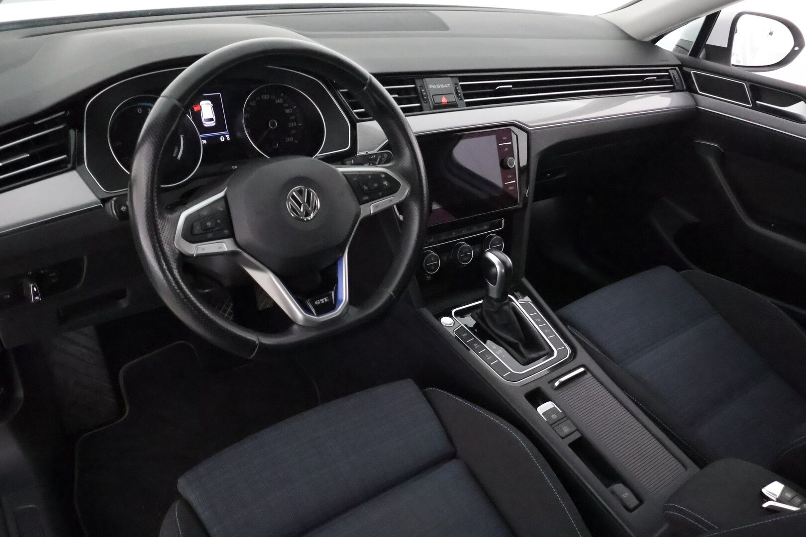 Volkswagen Passat 2020 Variant GTE Plug-In Hybrid 160 kW DSG **Webasto / Koukku / Adapt.Vakkari / Adapt.LED / P.kamera / Navi / Keyless** - 1-om Suomi-auto / 2x Latauskaapelit / Kahdet Renkaat / Merkkihuollettu!