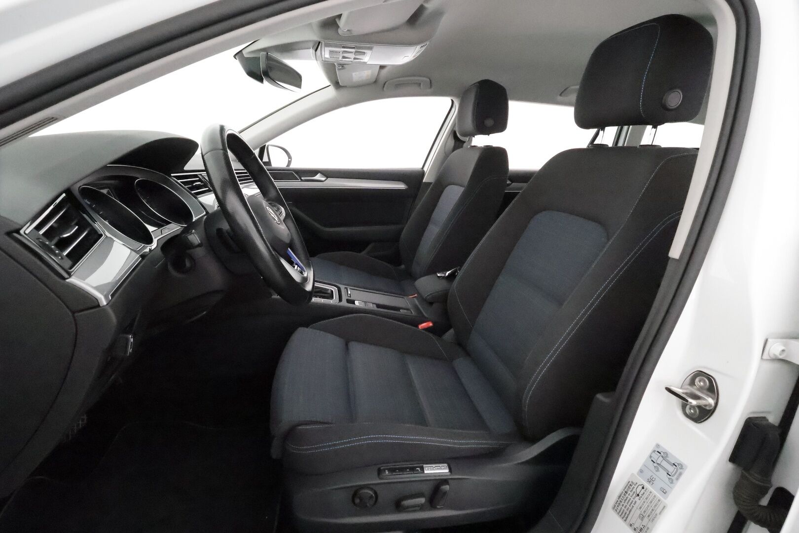 Volkswagen Passat 2020 Variant GTE Plug-In Hybrid 160 kW DSG **Webasto / Koukku / Adapt.Vakkari / Adapt.LED / P.kamera / Navi / Keyless** - 1-om Suomi-auto / 2x Latauskaapelit / Kahdet Renkaat / Merkkihuollettu!