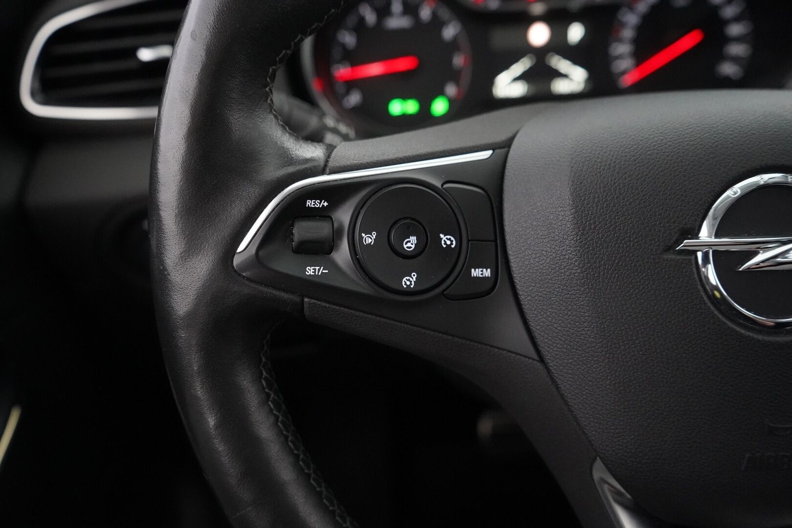 Opel Grandland X 2021 Executive 130 D Turbo A - Suomi- auto | Webasto | Koukku | Muistipenkki | Ratinlämmitin | Ilmastoidut istuimet | 360 Kamera | Nahkasisusta | Keyless | Kahdet renkaat aluvantein