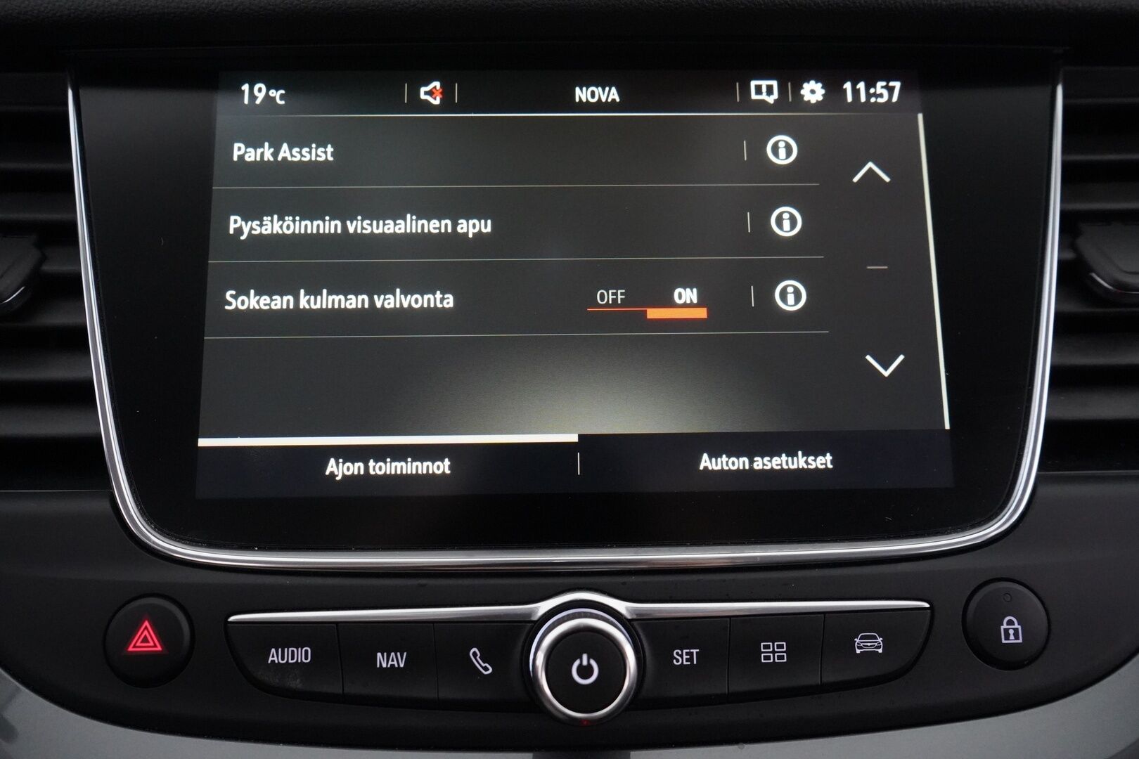 Opel Grandland X 2021 Executive 130 D Turbo A - Suomi- auto | Webasto | Koukku | Muistipenkki | Ratinlämmitin | Ilmastoidut istuimet | 360 Kamera | Nahkasisusta | Keyless | Kahdet renkaat aluvantein