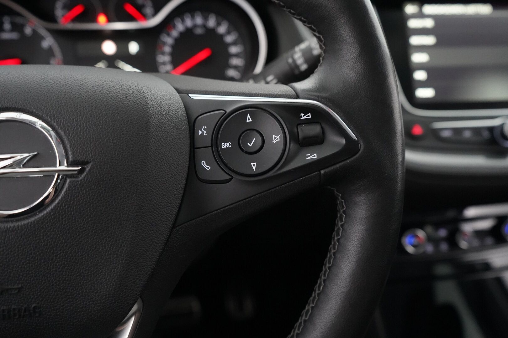 Opel Grandland X 2021 Executive 130 D Turbo A - Suomi- auto | Webasto | Koukku | Muistipenkki | Ratinlämmitin | Ilmastoidut istuimet | 360 Kamera | Nahkasisusta | Keyless | Kahdet renkaat aluvantein