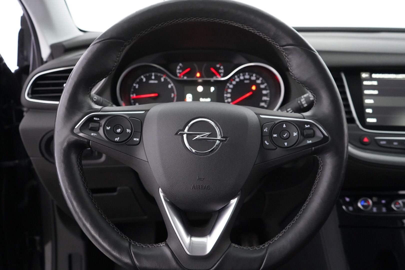 Opel Grandland X 2021 Executive 130 D Turbo A - Suomi- auto | Webasto | Koukku | Muistipenkki | Ratinlämmitin | Ilmastoidut istuimet | 360 Kamera | Nahkasisusta | Keyless | Kahdet renkaat aluvantein