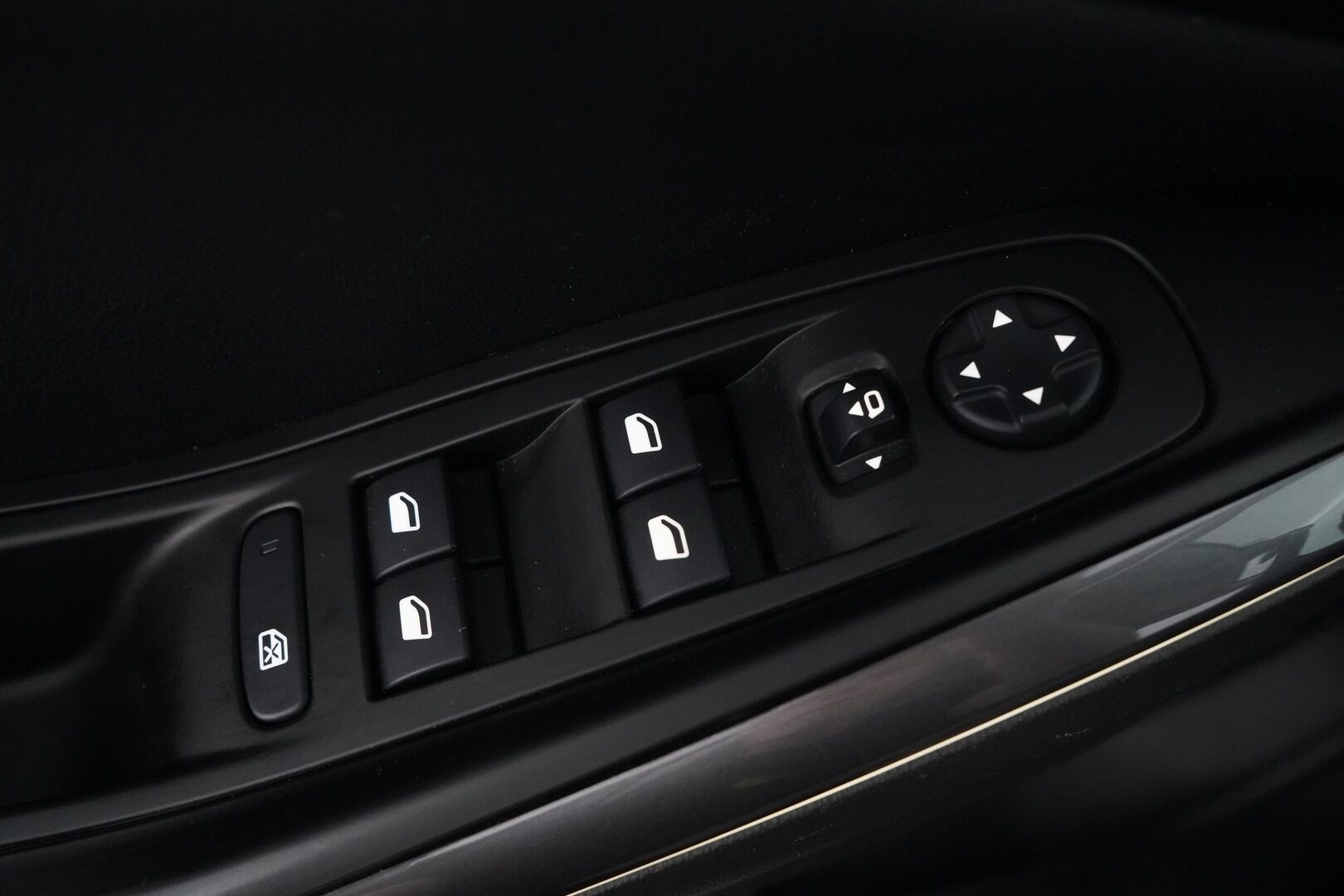 Opel Grandland X 2021 Executive 130 D Turbo A - Suomi- auto | Webasto | Koukku | Muistipenkki | Ratinlämmitin | Ilmastoidut istuimet | 360 Kamera | Nahkasisusta | Keyless | Kahdet renkaat aluvantein