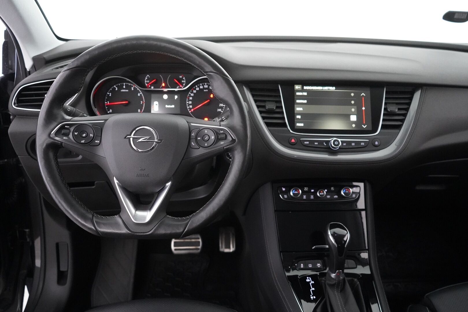 Opel Grandland X 2021 Executive 130 D Turbo A - Suomi- auto | Webasto | Koukku | Muistipenkki | Ratinlämmitin | Ilmastoidut istuimet | 360 Kamera | Nahkasisusta | Keyless | Kahdet renkaat aluvantein