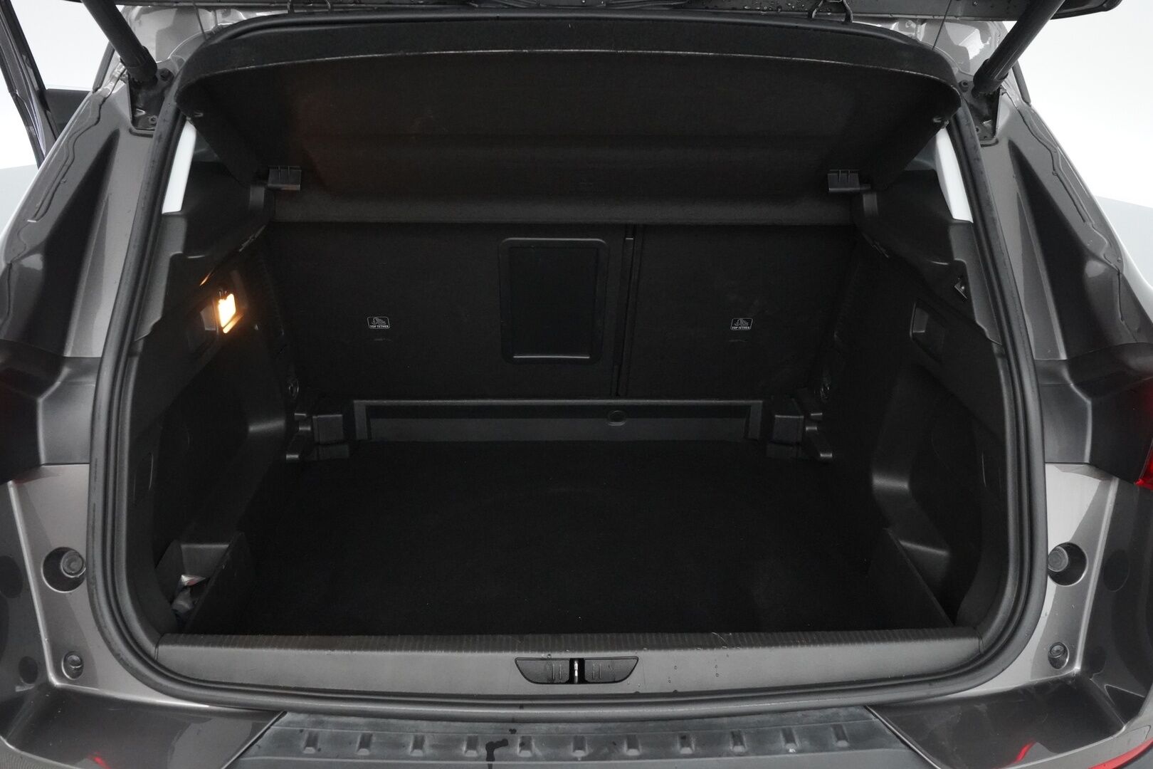 Opel Grandland X 2021 Executive 130 D Turbo A - Suomi- auto | Webasto | Koukku | Muistipenkki | Ratinlämmitin | Ilmastoidut istuimet | 360 Kamera | Nahkasisusta | Keyless | Kahdet renkaat aluvantein