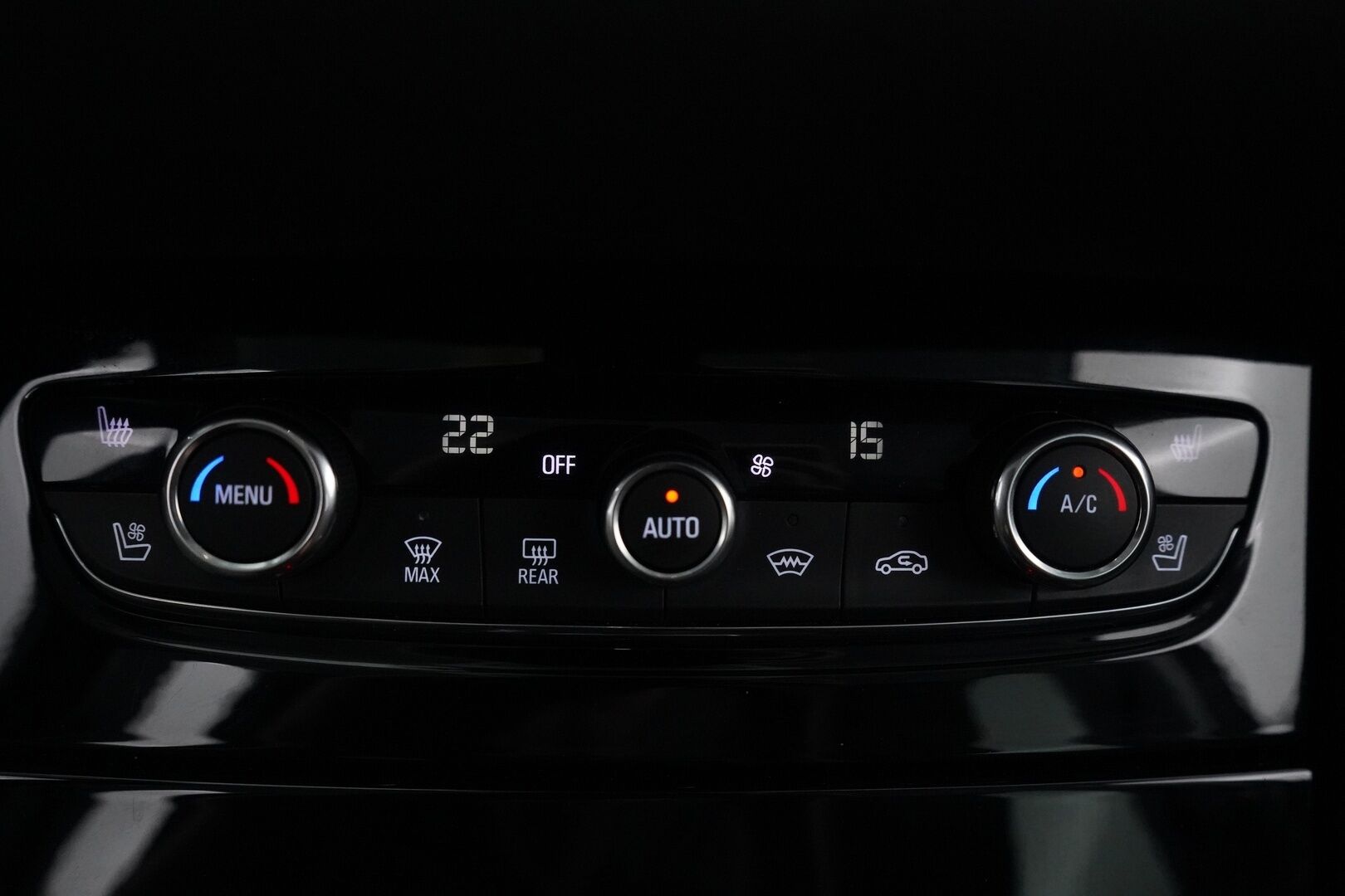 Opel Grandland X 2021 Executive 130 D Turbo A - Suomi- auto | Webasto | Koukku | Muistipenkki | Ratinlämmitin | Ilmastoidut istuimet | 360 Kamera | Nahkasisusta | Keyless | Kahdet renkaat aluvantein