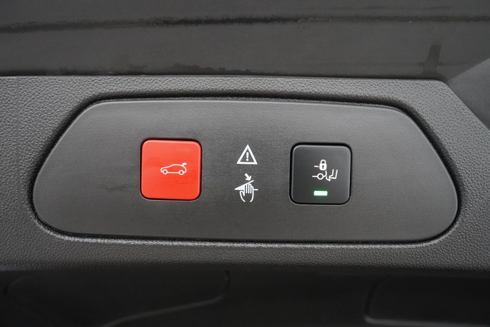 Opel Grandland X 2021 Executive 130 D Turbo A - Suomi- auto | Webasto | Koukku | Muistipenkki | Ratinlämmitin | Ilmastoidut istuimet | 360 Kamera | Nahkasisusta | Keyless | Kahdet renkaat aluvantein