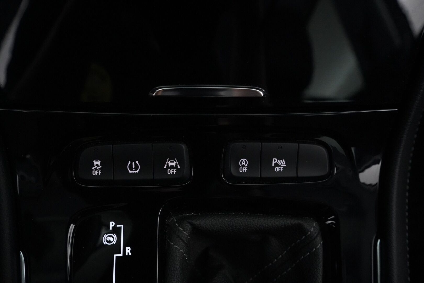 Opel Grandland X 2021 Executive 130 D Turbo A - Suomi- auto | Webasto | Koukku | Muistipenkki | Ratinlämmitin | Ilmastoidut istuimet | 360 Kamera | Nahkasisusta | Keyless | Kahdet renkaat aluvantein