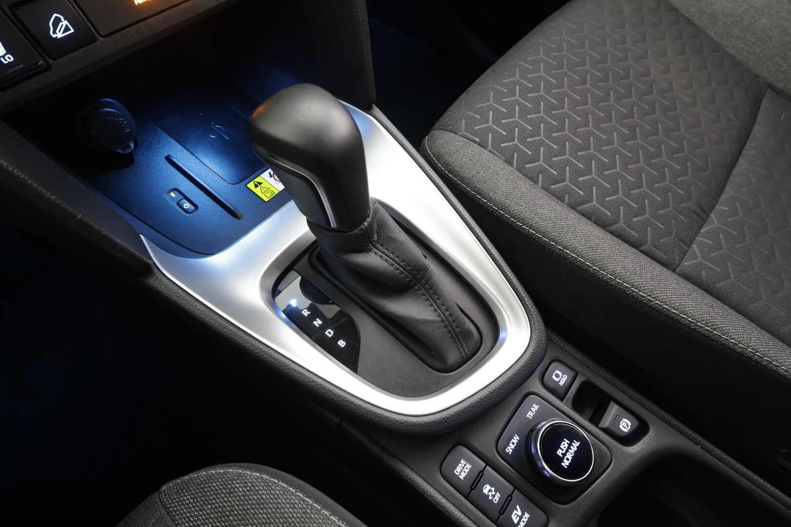 Toyota Yaris Cross 2022 1,5 Hybrid AWD-i Intense - | ACC | Lohko | P.Kamera | LED | Digimittaristo | Apple&Android | Suomi-auto | Merkkihuollettu | Kahdet Renkaat |