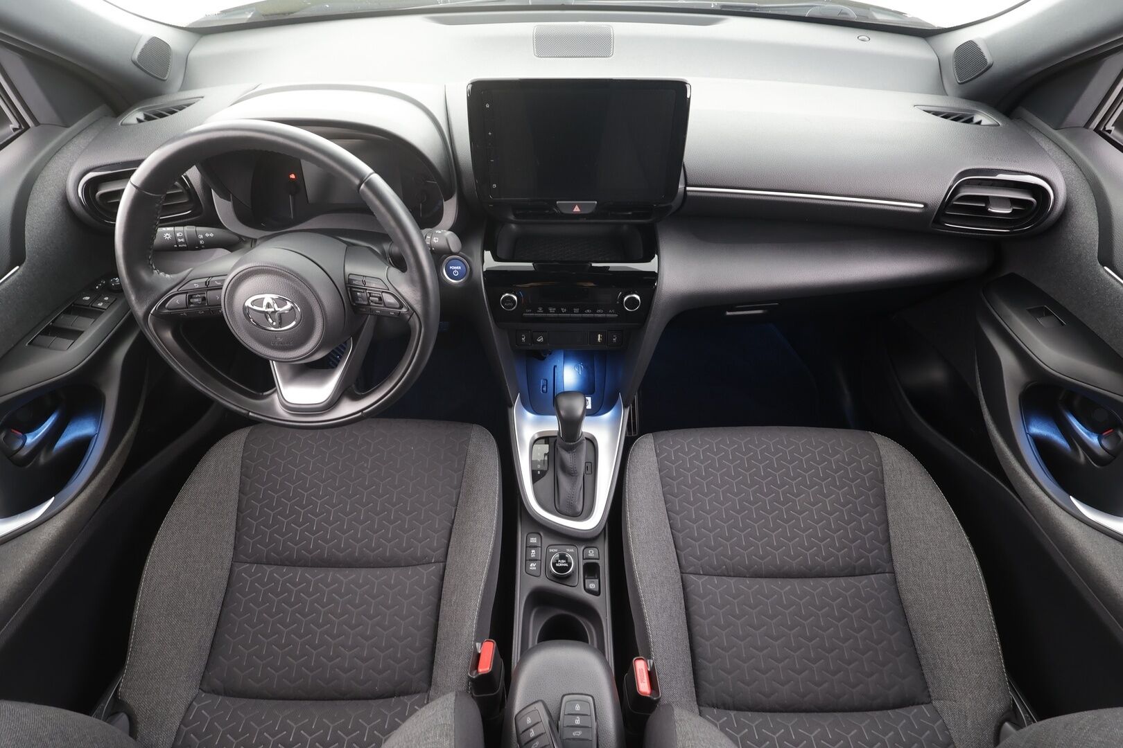 Toyota Yaris Cross 2022 1,5 Hybrid AWD-i Intense - | ACC | Lohko | P.Kamera | LED | Digimittaristo | Apple&Android | Suomi-auto | Merkkihuollettu | Kahdet Renkaat |